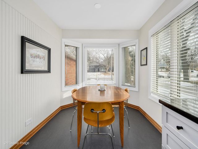 412 Lawrence Avenue, Glen Ellyn, IL 60137