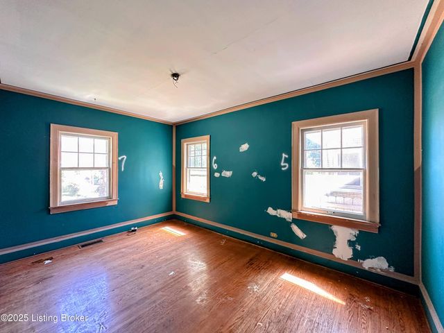 733 S 44th St, Louisville, KY 40211