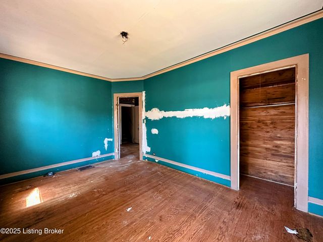 733 S 44th St, Louisville, KY 40211