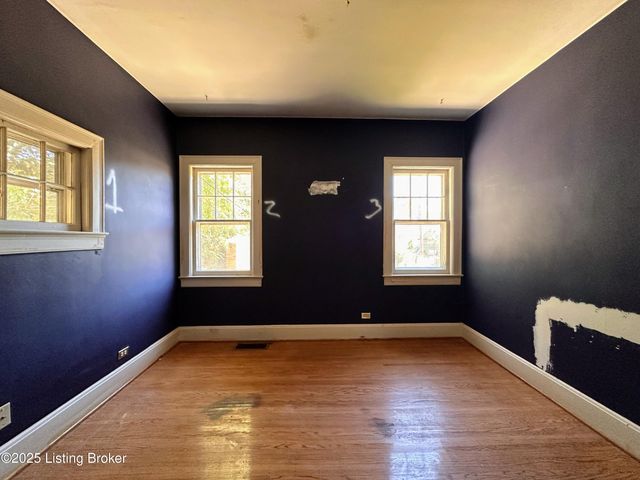 733 S 44th St, Louisville, KY 40211