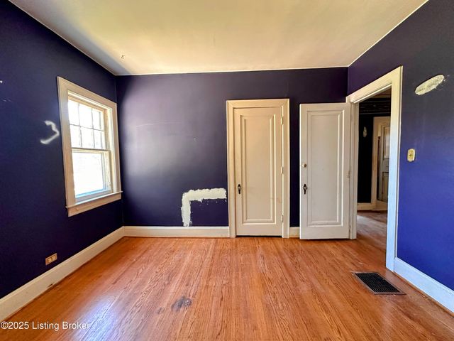 733 S 44th St, Louisville, KY 40211