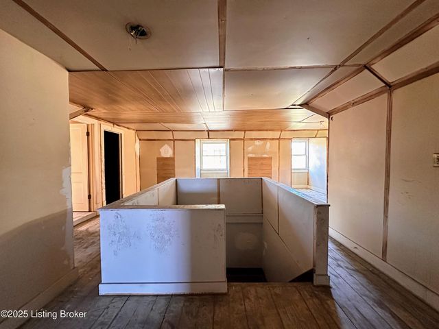 733 S 44th St, Louisville, KY 40211