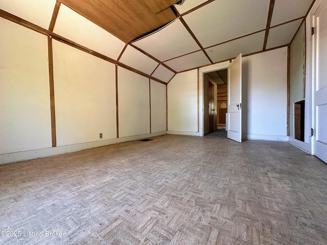 733 S 44th St, Louisville, KY 40211