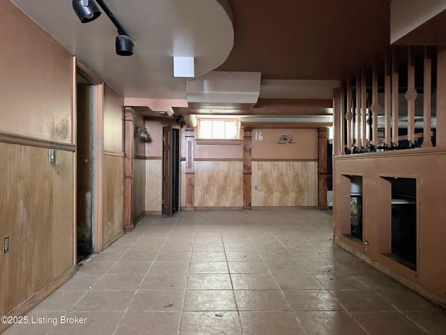 733 S 44th St, Louisville, KY 40211