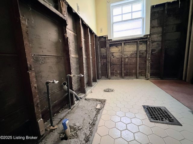 733 S 44th St, Louisville, KY 40211