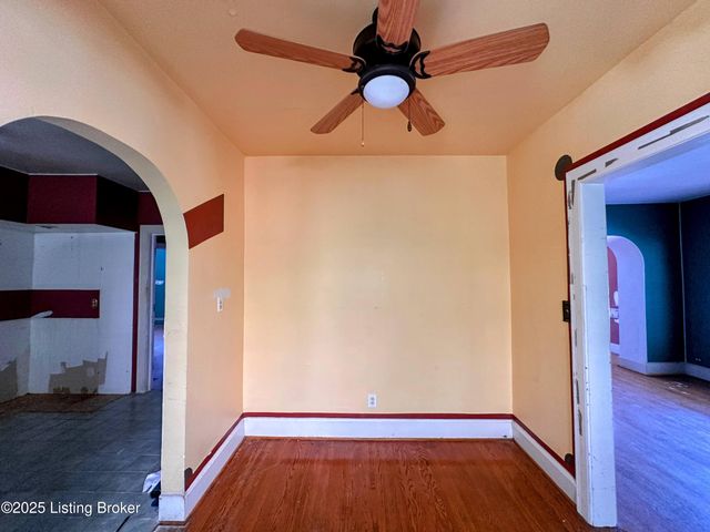 733 S 44th St, Louisville, KY 40211