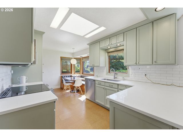 2730 Se 66TH Ave, Portland, OR 97206