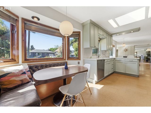 2730 Se 66TH Ave, Portland, OR 97206