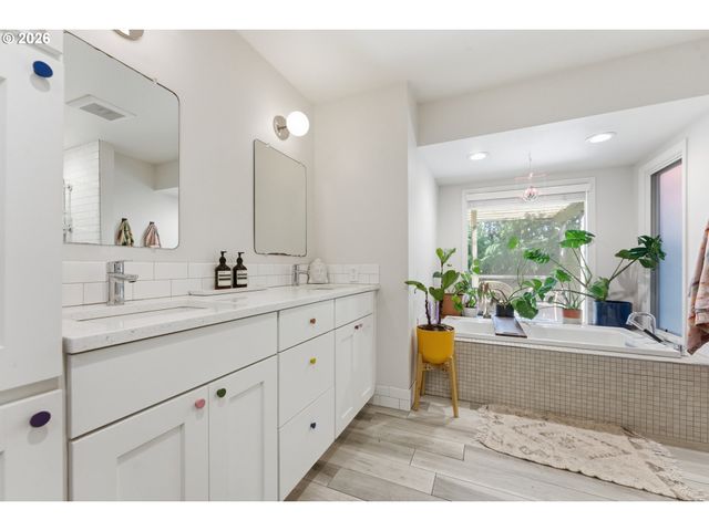 2730 Se 66TH Ave, Portland, OR 97206