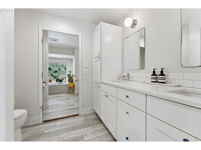 2730 Se 66TH Ave, Portland, OR 97206