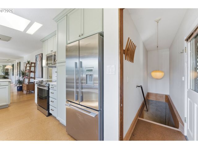 2730 Se 66TH Ave, Portland, OR 97206