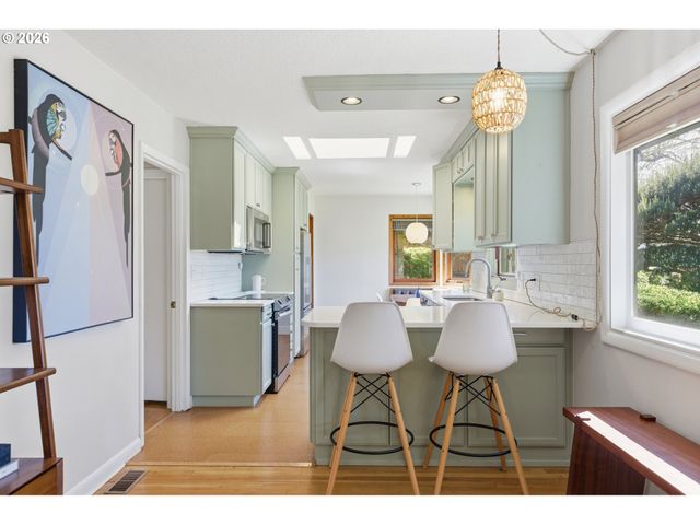 2730 Se 66TH Ave, Portland, OR 97206