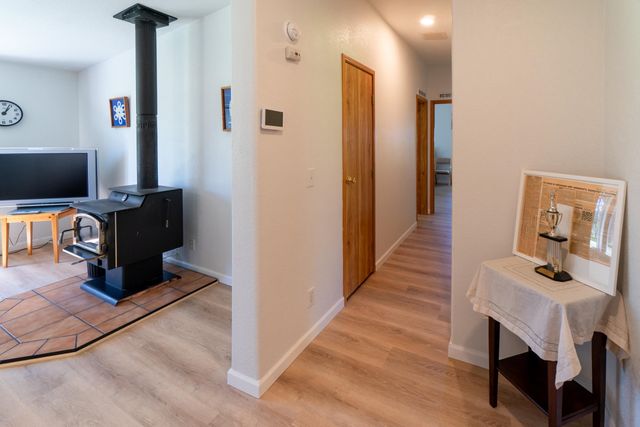6571 Lake Forest Dr, Nine Mile Falls, WA 99026