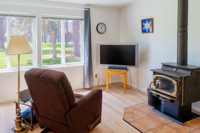 6571 Lake Forest Dr, Nine Mile Falls, WA 99026
