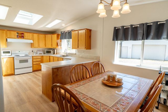 6571 Lake Forest Dr, Nine Mile Falls, WA 99026