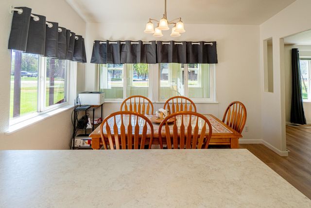 6571 Lake Forest Dr, Nine Mile Falls, WA 99026