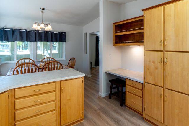 6571 Lake Forest Dr, Nine Mile Falls, WA 99026