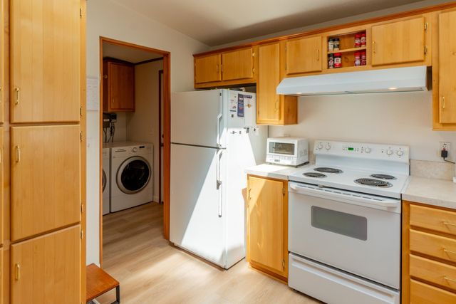 6571 Lake Forest Dr, Nine Mile Falls, WA 99026