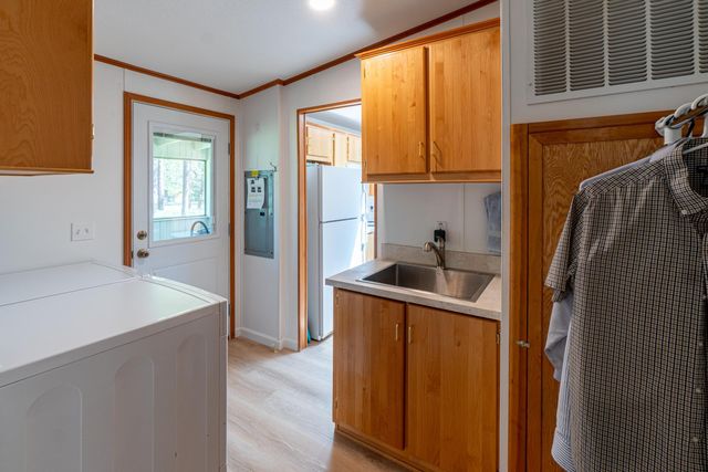 6571 Lake Forest Dr, Nine Mile Falls, WA 99026
