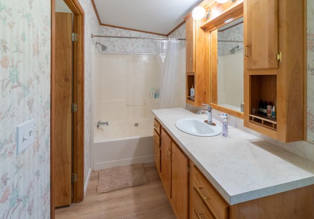 6571 Lake Forest Dr, Nine Mile Falls, WA 99026