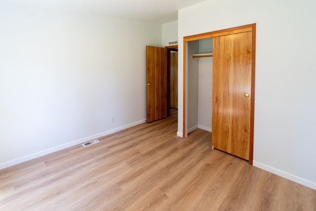 6571 Lake Forest Dr, Nine Mile Falls, WA 99026