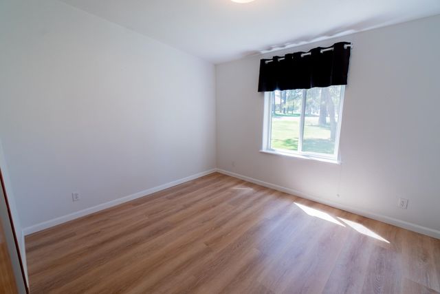 6571 Lake Forest Dr, Nine Mile Falls, WA 99026