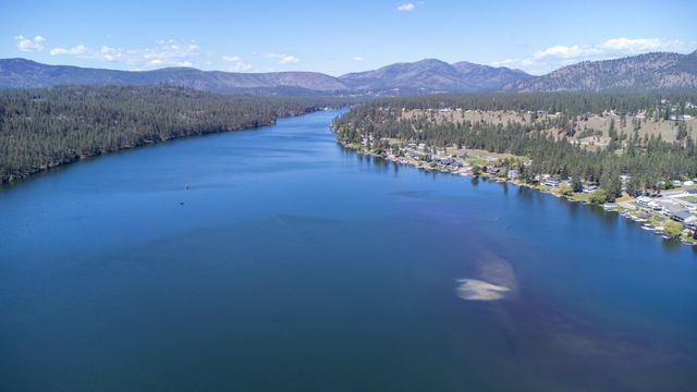 6571 Lake Forest Dr, Nine Mile Falls, WA 99026
