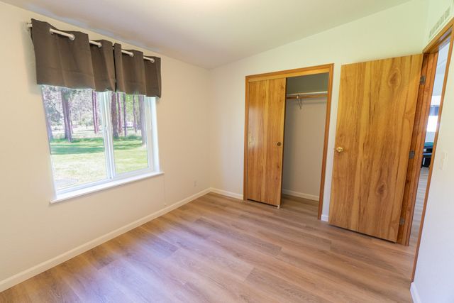 6571 Lake Forest Dr, Nine Mile Falls, WA 99026