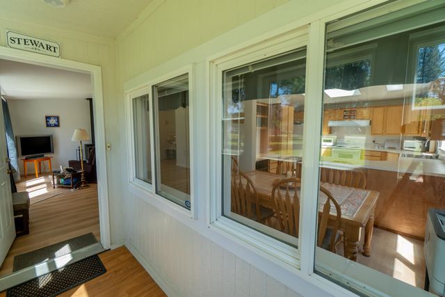 6571 Lake Forest Dr, Nine Mile Falls, WA 99026