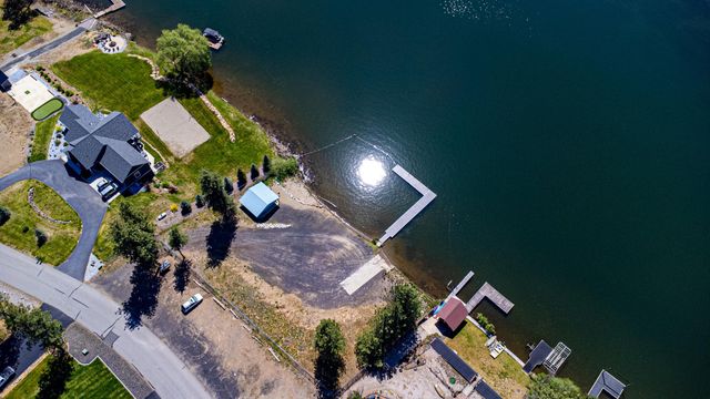 6571 Lake Forest Dr, Nine Mile Falls, WA 99026
