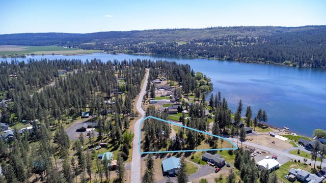 6571 Lake Forest Dr, Nine Mile Falls, WA 99026