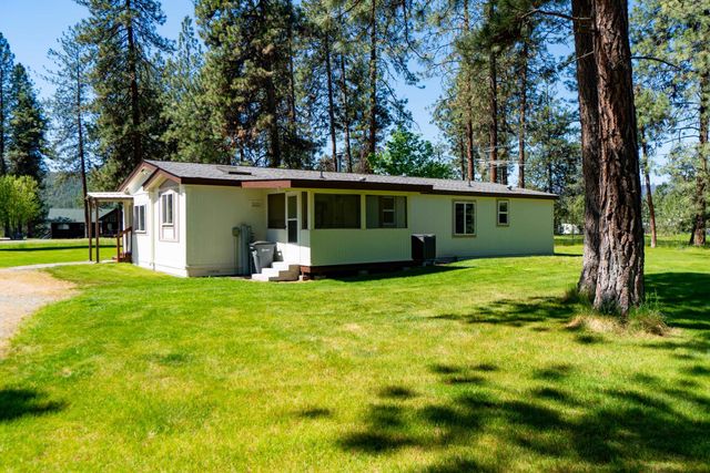 6571 Lake Forest Dr, Nine Mile Falls, WA 99026