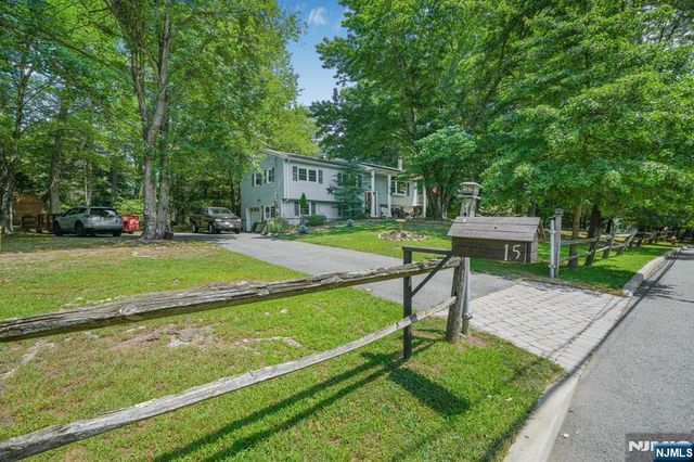 15 Brookwood Drive, Mahwah, NJ 07430