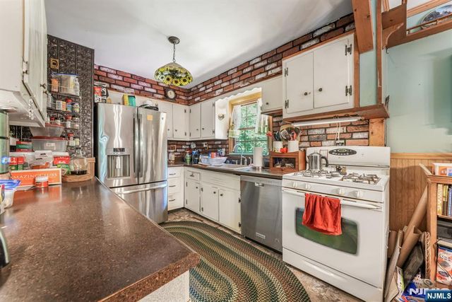 15 Brookwood Drive, Mahwah, NJ 07430