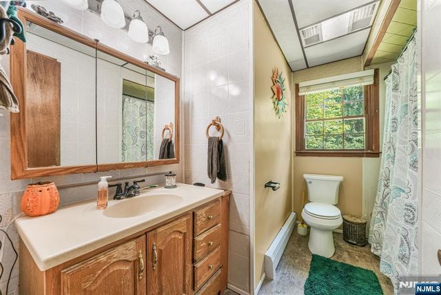 15 Brookwood Drive, Mahwah, NJ 07430