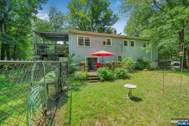15 Brookwood Drive, Mahwah, NJ 07430