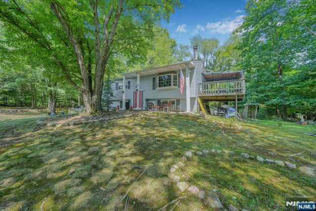 15 Brookwood Drive, Mahwah, NJ 07430