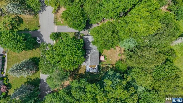 15 Brookwood Drive, Mahwah, NJ 07430