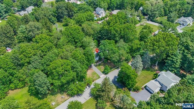 15 Brookwood Drive, Mahwah, NJ 07430