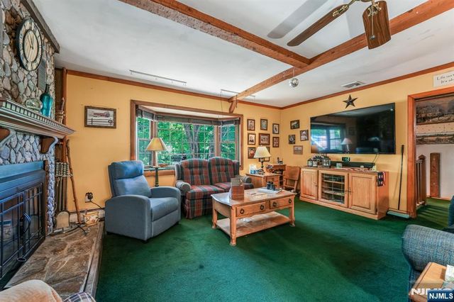 15 Brookwood Drive, Mahwah, NJ 07430