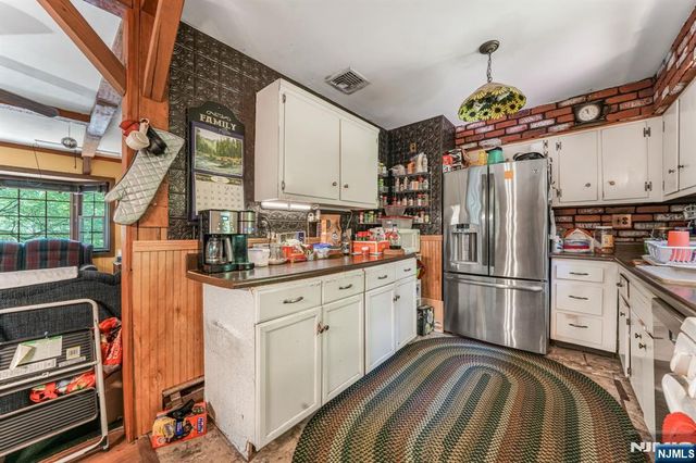 15 Brookwood Drive, Mahwah, NJ 07430