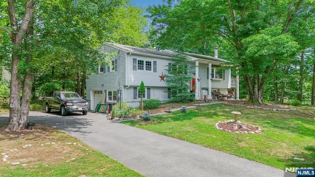 15 Brookwood Drive, Mahwah, NJ 07430