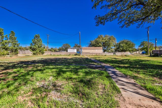 1300 S 11th Street, Slaton, TX 79364