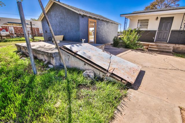 1300 S 11th Street, Slaton, TX 79364