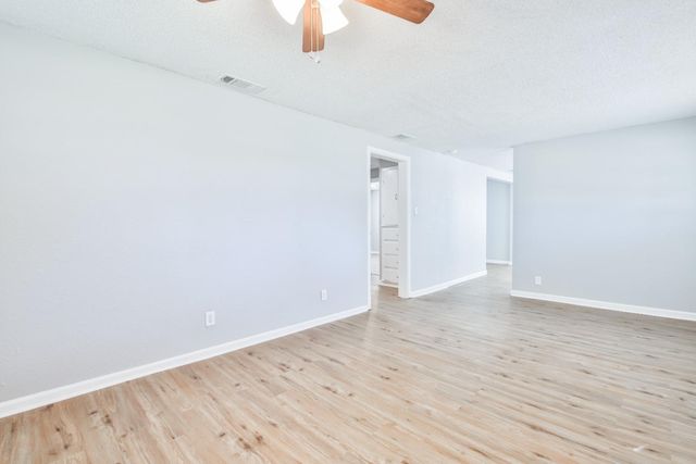 1300 S 11th Street, Slaton, TX 79364