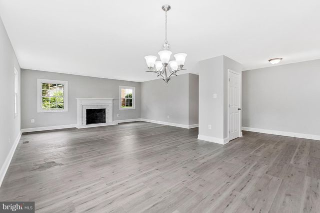 12806 MIDDLETON LN, Fairfax, VA 22033