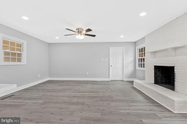 12806 MIDDLETON LN, Fairfax, VA 22033