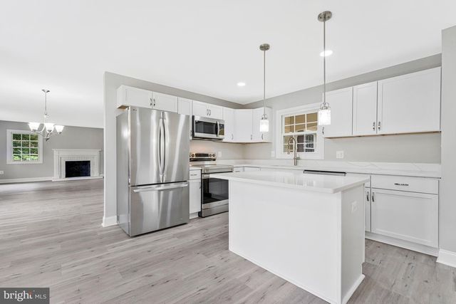 12806 MIDDLETON LN, Fairfax, VA 22033