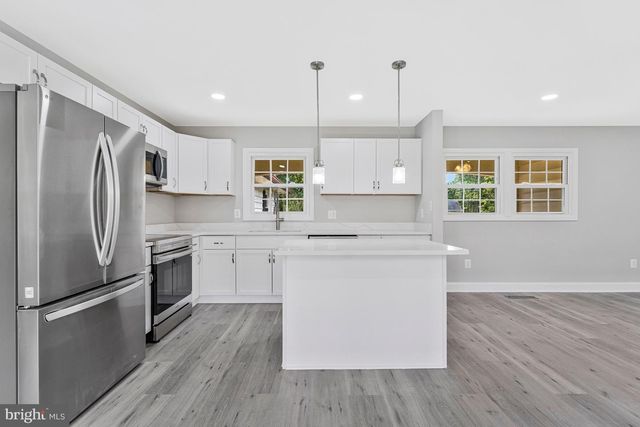12806 MIDDLETON LN, Fairfax, VA 22033