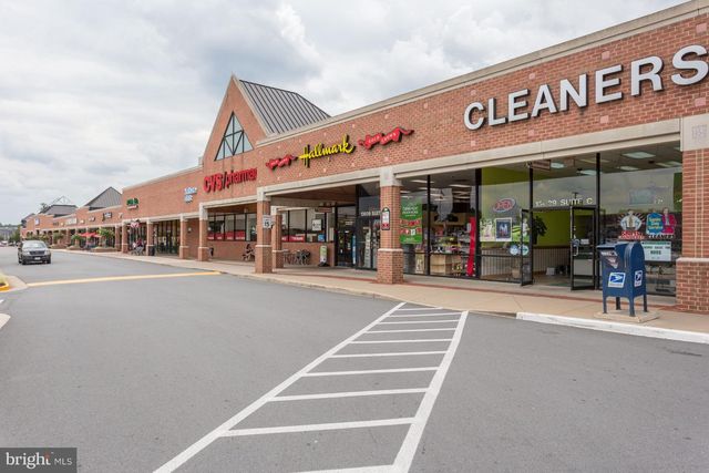 12806 MIDDLETON LN, Fairfax, VA 22033